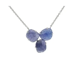 Colgante con cadena y tres tanzanitas