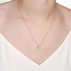Colgante cruz con diamantes