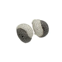 Pendientes de diamantes blancos y negros