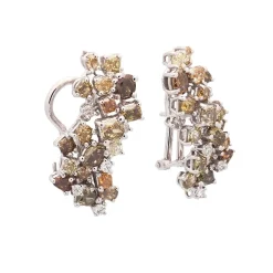 Pendientes de diamantes blancos y diamantes brown