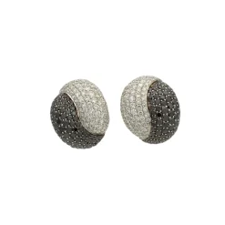 Pendientes de diamantes blancos y negros