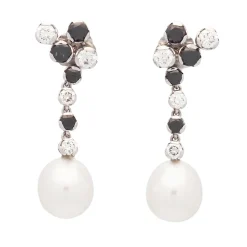 Pendientes largos de diamantes y perlas australianas