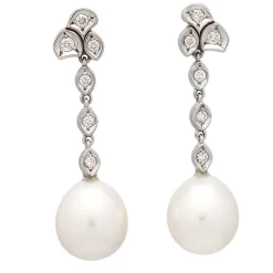 Pendientes largos de oro blanco con perlas cultivadas y diamantes