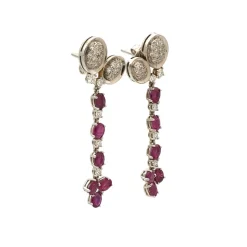 Pendientes largos de oro blanco con rubíes y diamantes - 0888