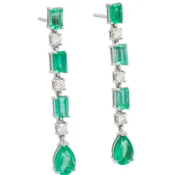Pendientes largos de oro blanco con esmeraldas y diamantes