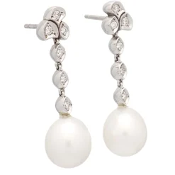 Pendientes largos de oro blanco con perlas cultivadas y diamantes