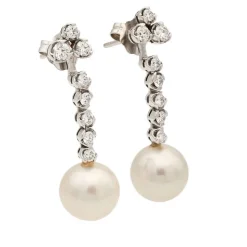 Pendientes largos de perlas y diamantes