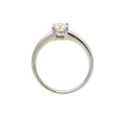 Solitario con diamante en garras