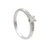 Solitario con diamantes en brazos