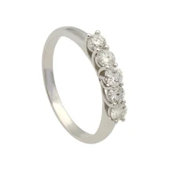 Sortija con cinco diamantes