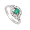 Sortija con esmeralda cuadrada y diamantes