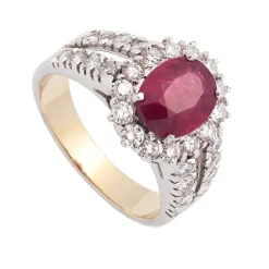 Sortija con rubí central y diamantes en brazos