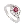 Sortija con rubí cuadrado y diamantes