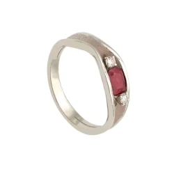 Sortija con rubí y diamantes
