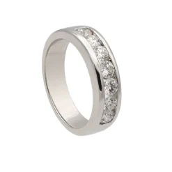 Sortija con siete diamantes en carril
