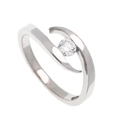 Sortija cruzada de oro blanco y diamante