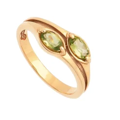 Sortija de oro amarillo con peridotos