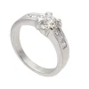 Sortija de oro blanco con diamante central y seis laterales
