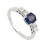 Sortija de zafiro ovalado con diamantes