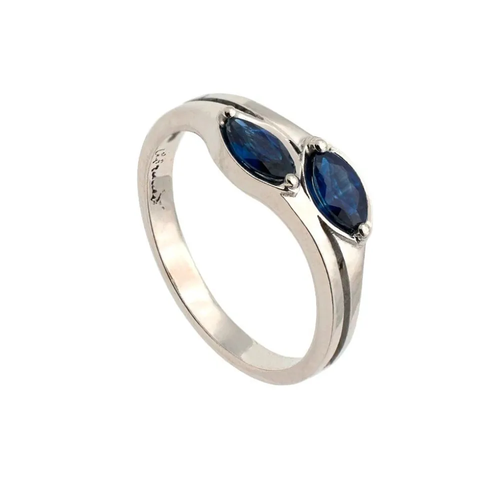 Sortija en oro blanco marquise con zafiros