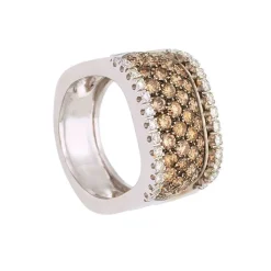 Sortija rectangular de diamantes brown y blancos
